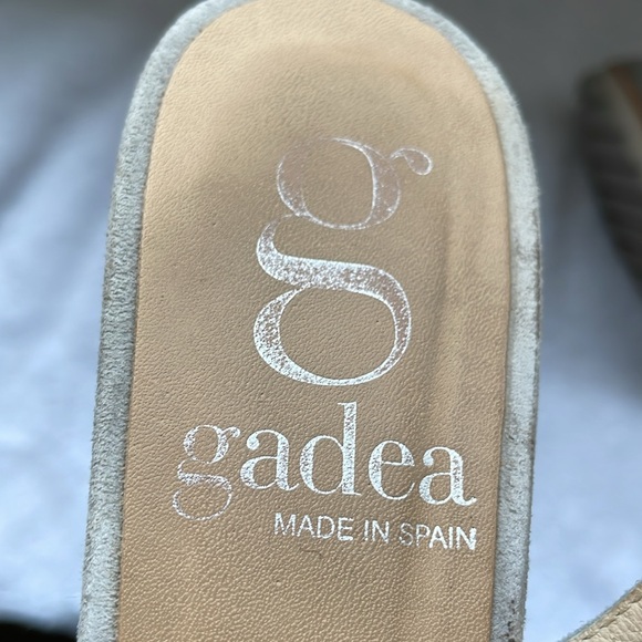 GADEA, Made in Spain, Grey Lambsuede Slingback with Track Sole. Size 7.5 - Picture 5 of 6